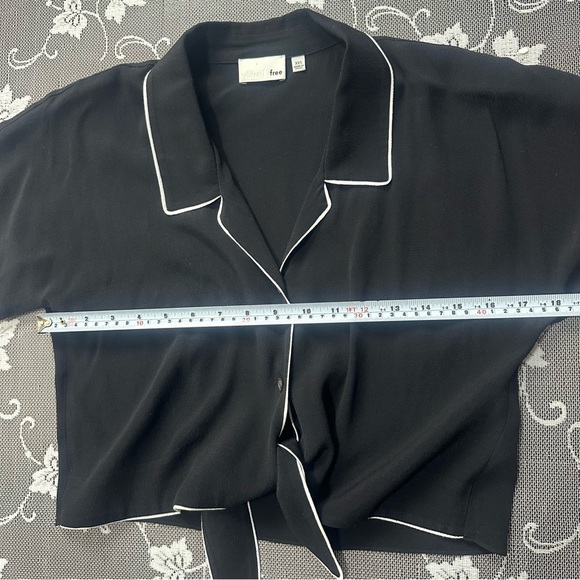 Aritzia Wilfred Free Tie Front Short Sleeve Blouse in Black / White Sz XXS - Picture 4 of 7